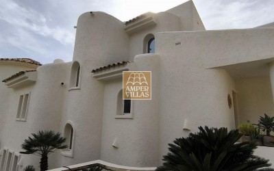 Фантастическая вилла с панорамным видом на море..